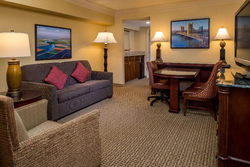 جناح بريميوم, Embassy Suites By Hilton Sacramento Riverfront Promenade