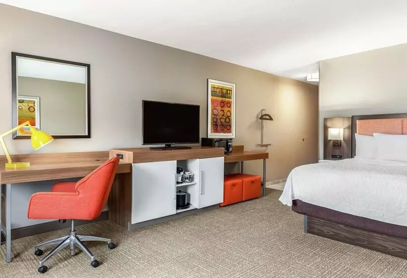 キングサイドベッドのスタンダードワンルーム, Hampton Inn Athens