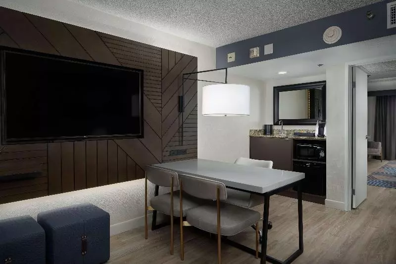 استودیوی استاندارد, Hampton Inn & Suites Kingman