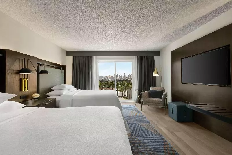 استودیوی استاندارد, Hampton Inn & Suites Kingman