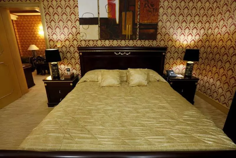 Standard Room King Bed Adapted for people with reduced mobility