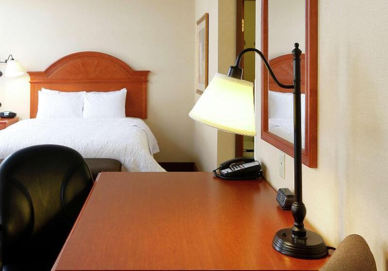 غرفة قياسية سرير كينج, Hampton Inn Waterloo