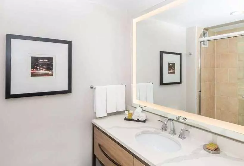 Standard-huone, Hilton Columbus/polaris