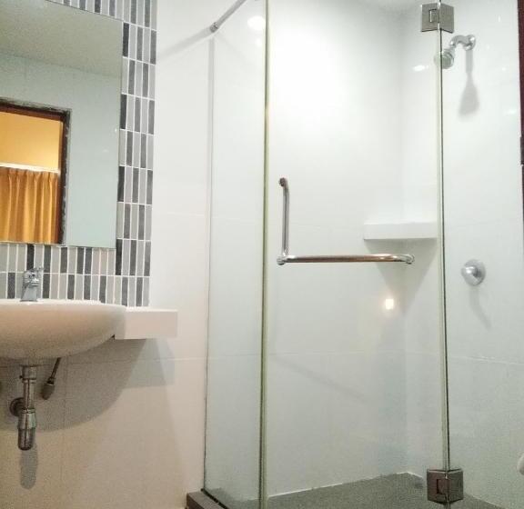 غرفة عائلية, Kinabalu Daya