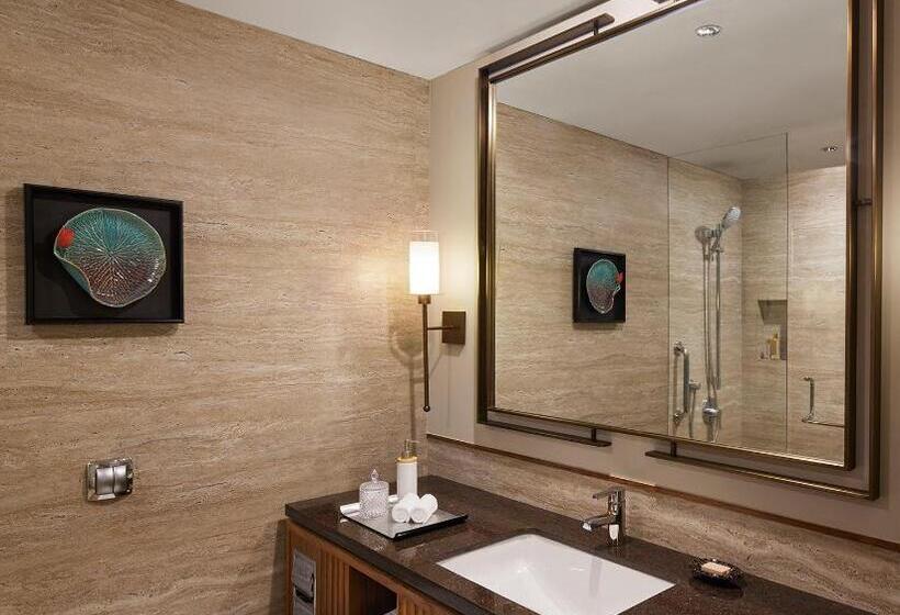 キングサイズベッドのデラックスルーム, Taj City Centre New Town