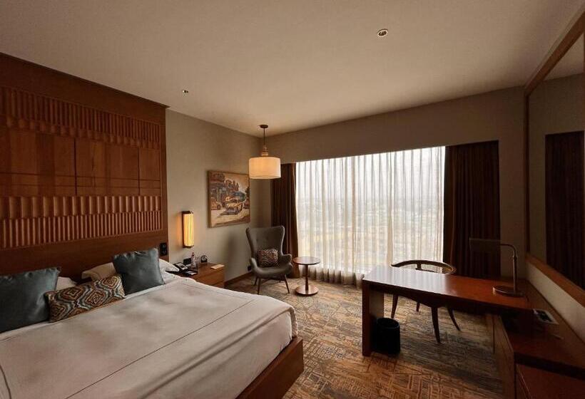 キングサイズベッドのデラックスルーム, Taj City Centre New Town