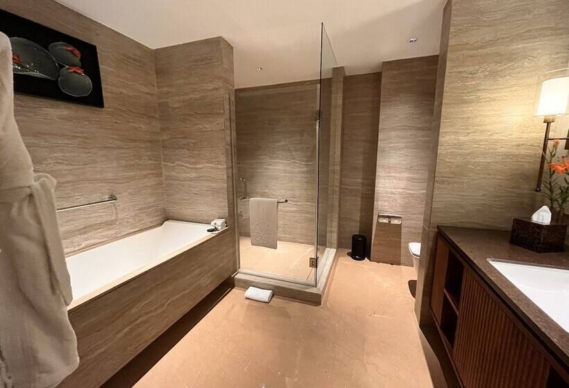 クラブスイート, Taj City Centre New Town