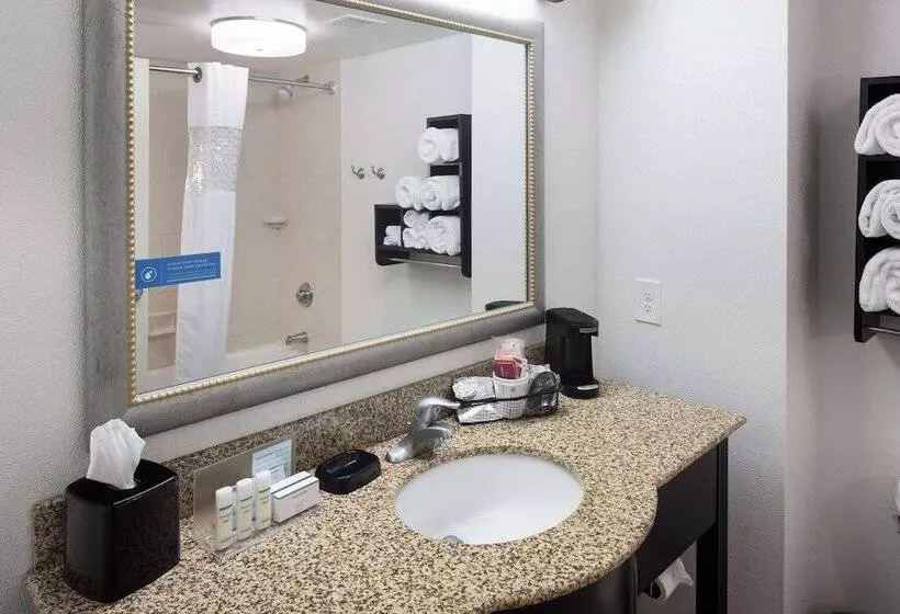 スタンダードスタジオ, Hampton Inn & Suites Gainesvilledowntown