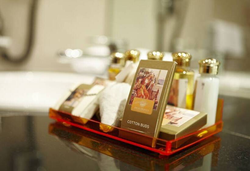 جناح جونيور, Atlas Grand