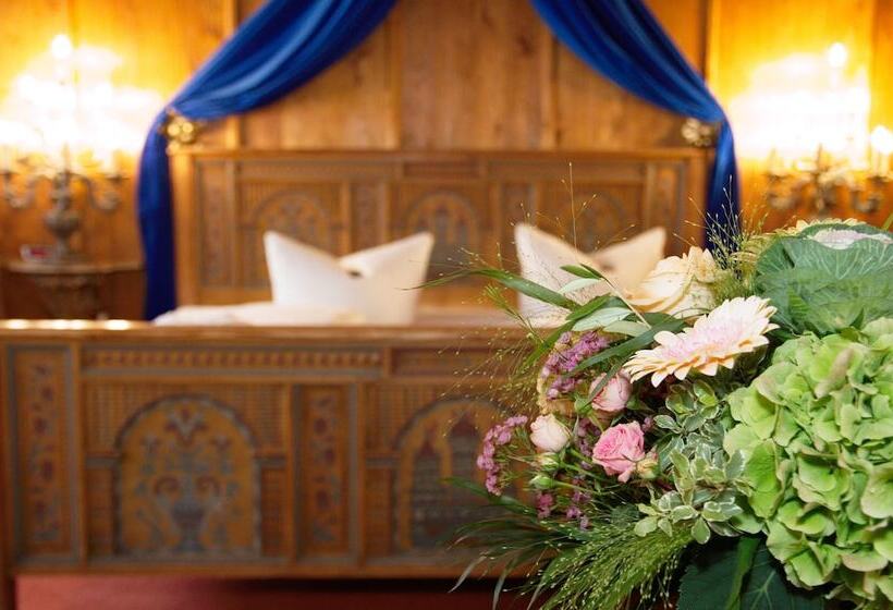 جناح جونيور, Atlas Grand