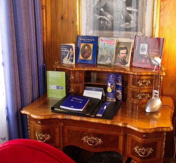 جناح جونيور, Atlas Grand