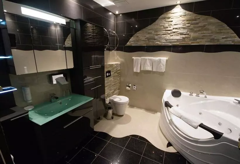 Seniorsviitti, Atlas Grand