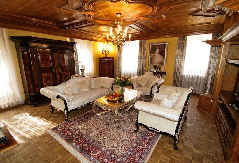 جناح سينيور, Atlas Grand