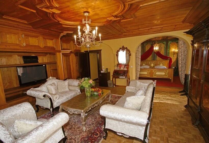 جناح سينيور, Atlas Grand