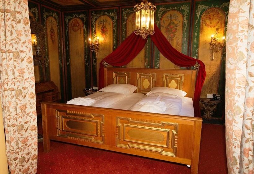 جناح سينيور, Atlas Grand