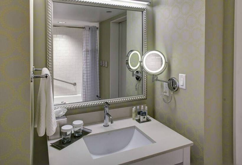 Номер Стандарт Адаптированный для Инвалидов, Doubletree By Hilton Hotel Biloxi