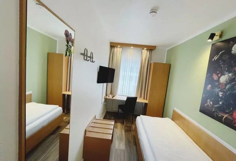 اتاق استاندارد یک نفره, Europa Hotel City