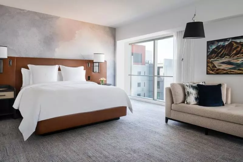 اتاق استاندارد با چشم‌انداز, Four Seasons Hotel Seattle