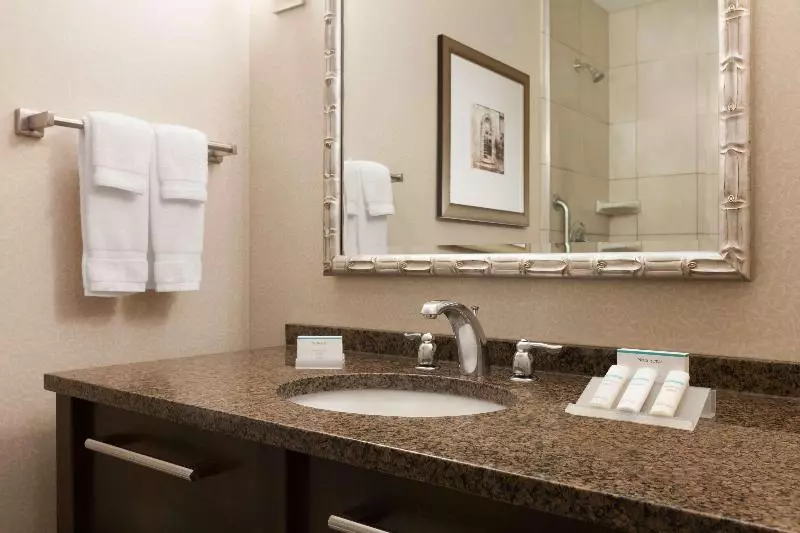 اتاق استاندارد با تخت بزرگ, Four Seasons Hotel Seattle