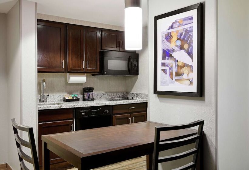Deluxe Suite, Homewood Suites By Hilton Champaignurbana