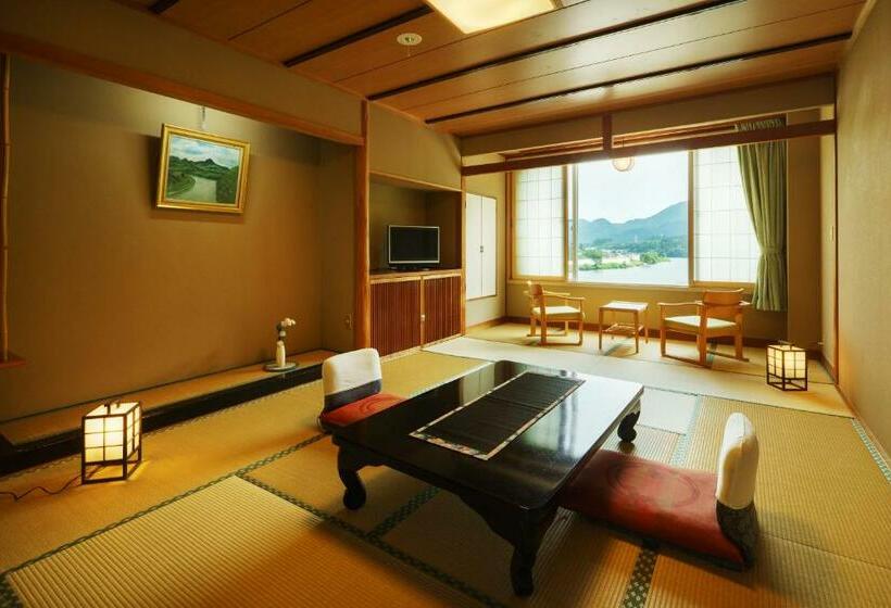 غرفة قياسية حمام مشترك, Satorikan