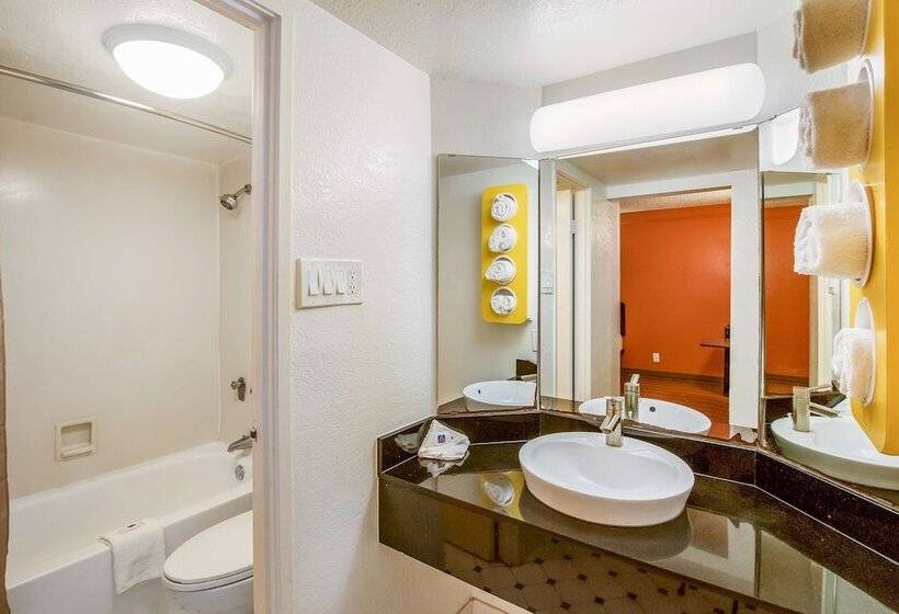 带2个双人床的标准工作室, Motel 6euless, Tx  Dfw West