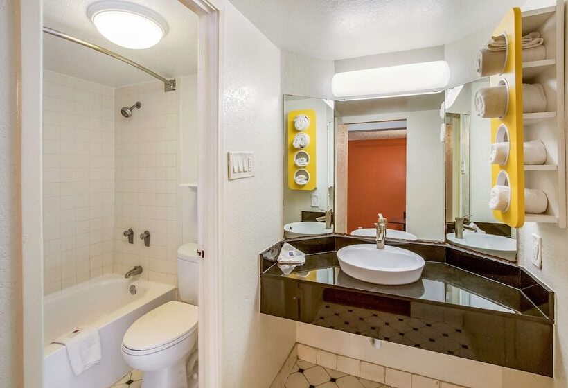 带2个双人床的标准工作室, Motel 6euless, Tx Dfw West