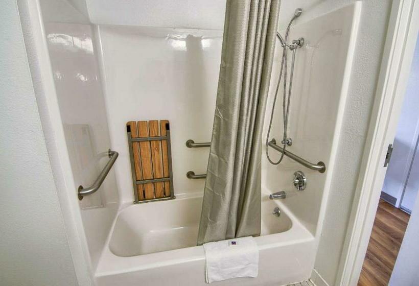 חדר סטנדרט מותאם לאדם עם מוגבלויות, Motel 6 Portsmouth, Nh