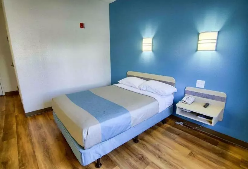 身障者適用スタンダードルーム, Motel 6 Portsmouth, Nh