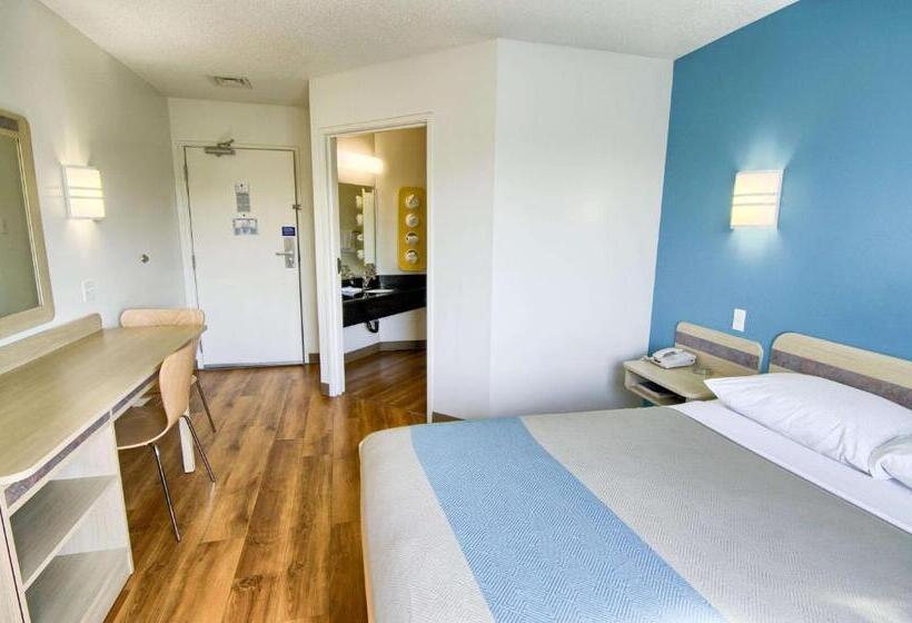 חדר סטנדרט מותאם לאדם עם מוגבלויות, Motel 6 Portsmouth, Nh