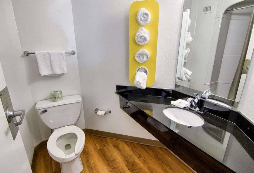 חדר סטנדרט שתי מיטות זוגיות, Motel 6 Portsmouth, Nh