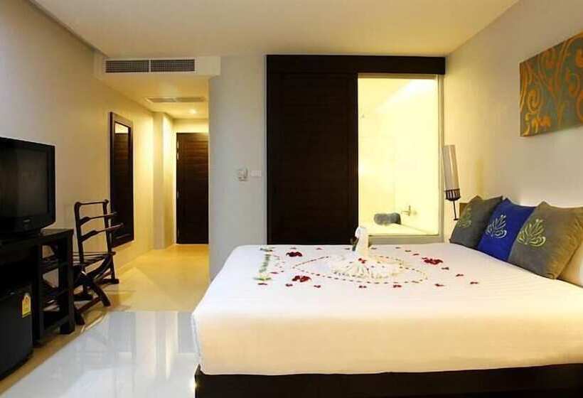 プールの見えるデラックスルーム, Palmyra Patong Resort Phuket  Sha Extra Plus