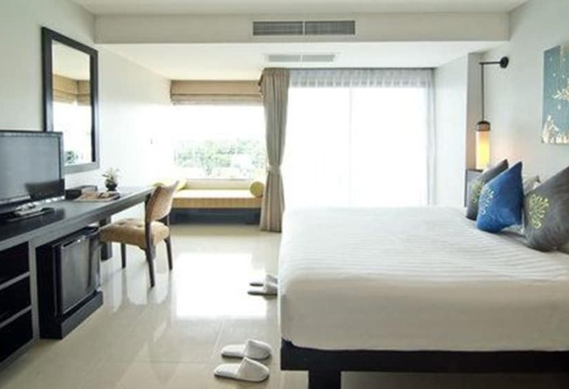 プールの見えるデラックスルーム, Palmyra Patong Resort Phuket  Sha Extra Plus