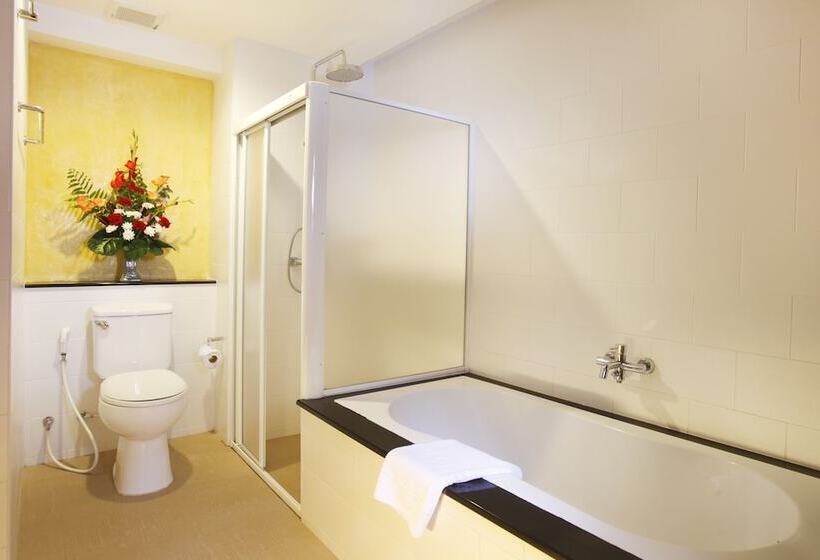 プールの見えるデラックスルーム, Palmyra Patong Resort Phuket  Sha Extra Plus