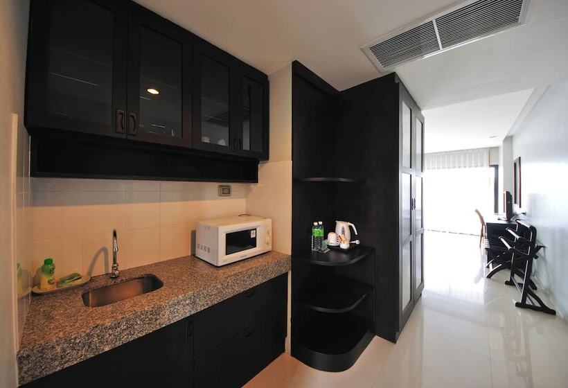 プールの見えるデラックスルーム, Palmyra Patong Resort Phuket  Sha Extra Plus