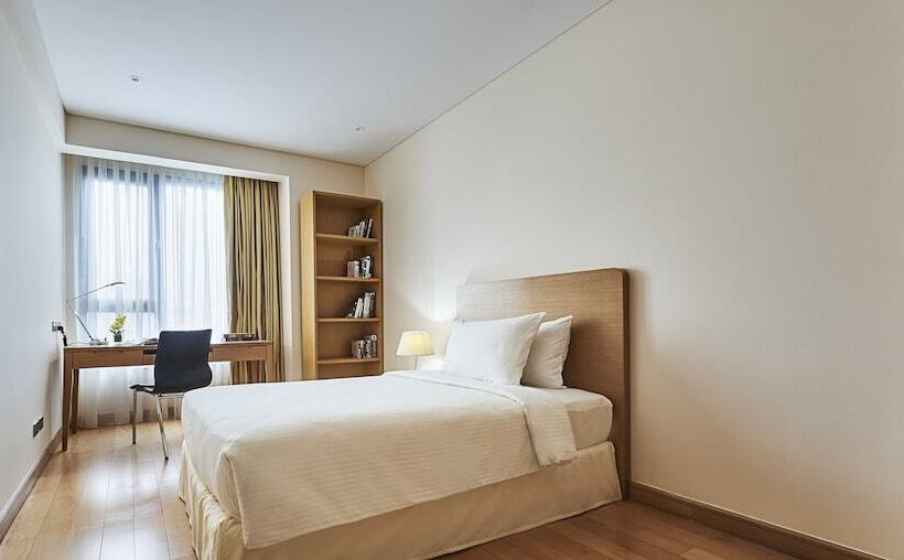 آپارتمان مدیریتی 3 خوابه, Sherwood Residence