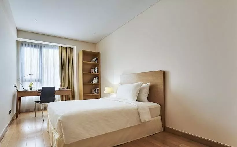 آپارتمان مدیریتی 3 خوابه, Sherwood Residence