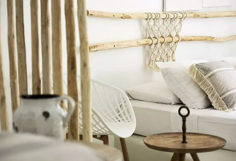 اتاق لوکس با چشم‌انداز دریا, Artemis Seaside Resort