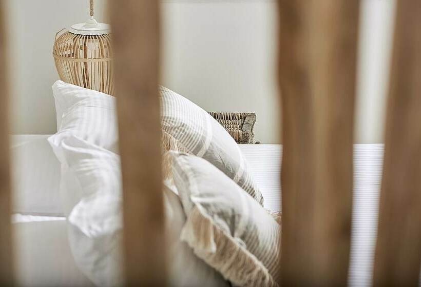 غرفة ديلوكس مطلّة علي البحر, Artemis Seaside Resort