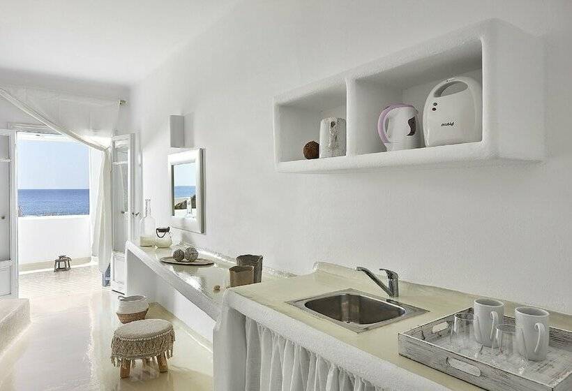 غرفة ديلوكس مطلّة علي البحر, Artemis Seaside Resort