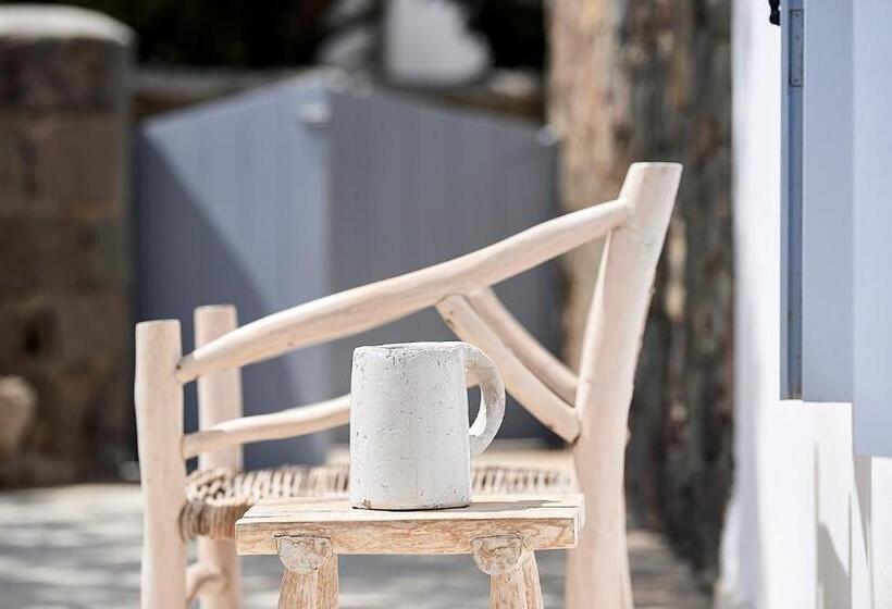 جناح عائلي, Artemis Seaside Resort