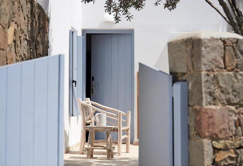 جناح عائلي, Artemis Seaside Resort