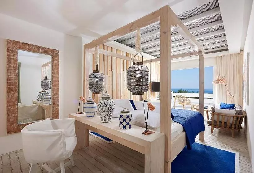 سوییت سوپریور با چشم‌انداز دریا, Artemis Seaside Resort