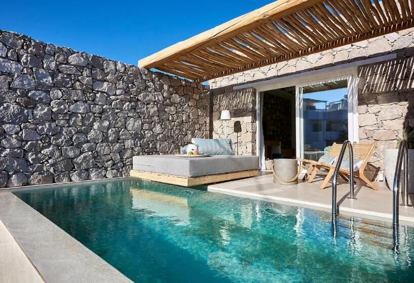 جناح سوبيريور, Artemis Seaside Resort