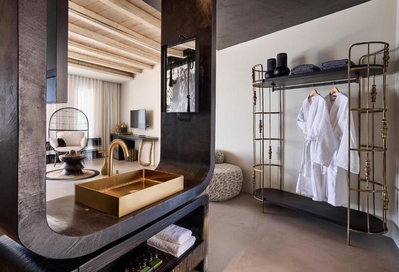 جناح مطلّ علي البحر مزود بجاكوزى, Artemis Seaside Resort