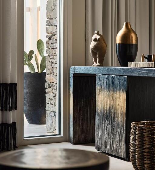 جناح مطلّ علي البحر مزود بجاكوزى, Artemis Seaside Resort