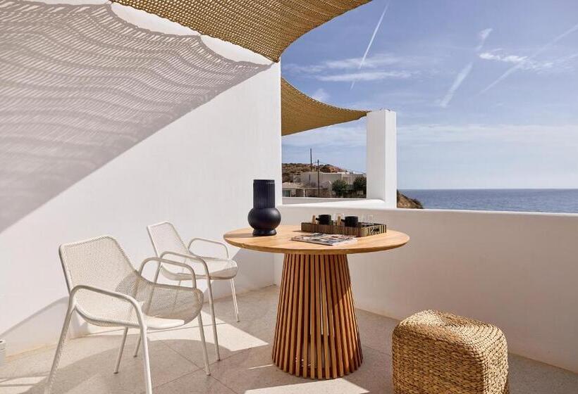 غرفة ديلوكس مطلّة علي البحر, Artemis Seaside Resort