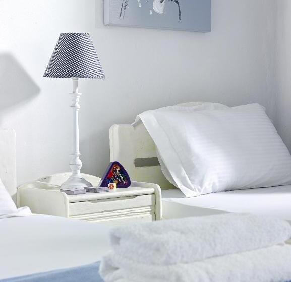 جناح عائلي, Artemis Seaside Resort