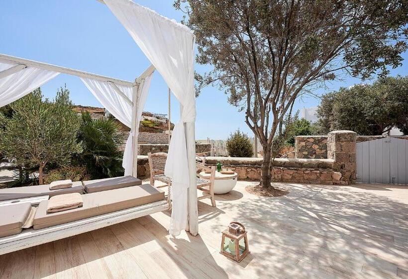 جناح عائلي, Artemis Seaside Resort