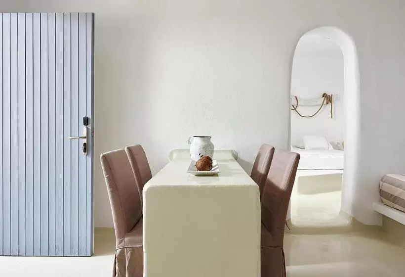 سوئیت جونیور دولوکس با چشم‌انداز باغ, Artemis Seaside Resort